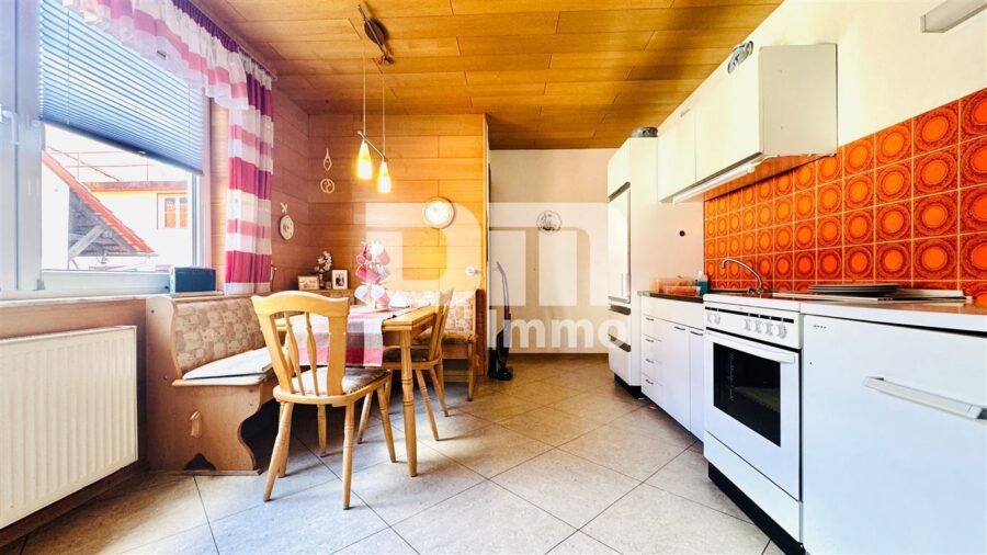 Wohnensemble mit Platz für Visionen: Saniertes Fachwerkhaus / Scheune + Halle mit Paddock - Gebäude 1 EG Wohnküche